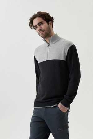 Scoter Quarter Zip Knit in Charcoal Marl