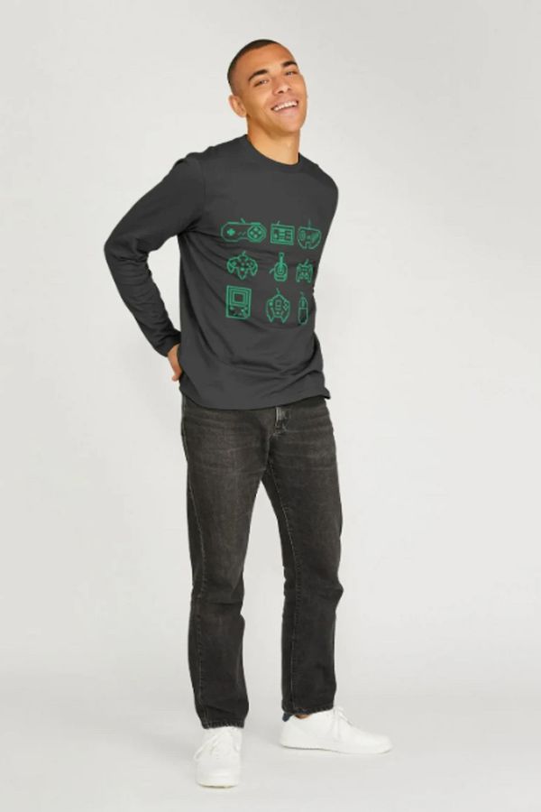 image of Gaming Long Sleeve T-Shirt in Black