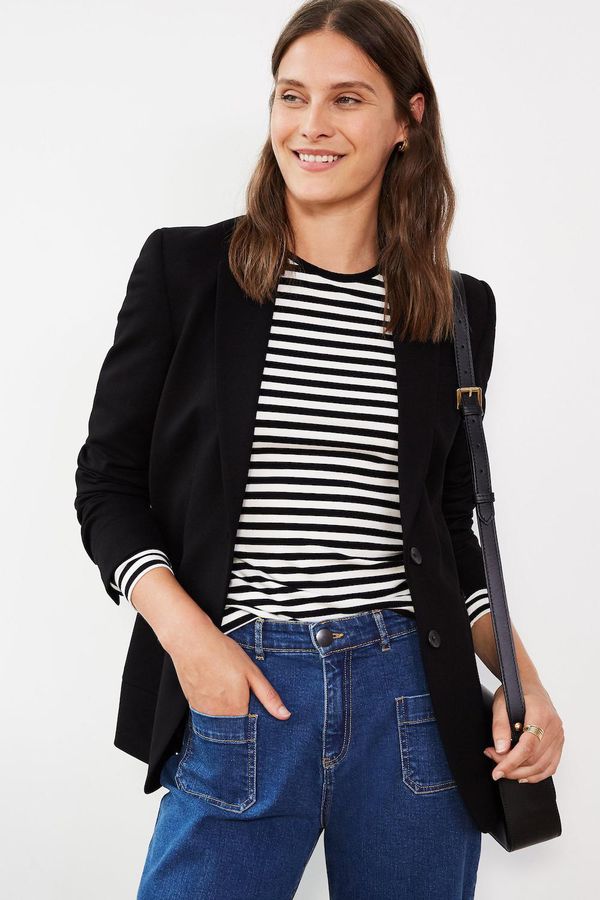 image of Alanis Jacket with Ecovero in Caviar Black