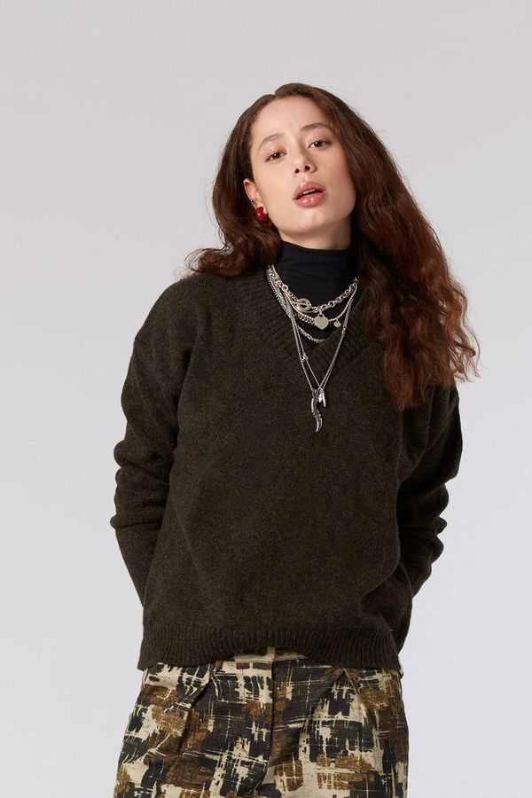 image of Chloe Shetland Wool Jumper in Coal