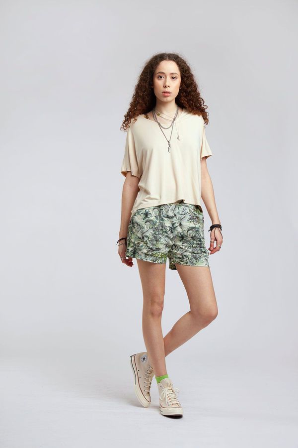 image of Muni Organic Linen Short in Bali Green