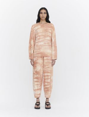 Organic Cotton Brushed Loopback Tie-Dye Tulip Crew Neck in Caramel Cloud