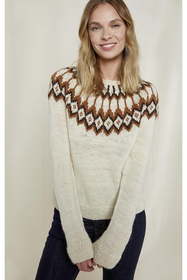 image of Effie Hand-Knitted Fairisle Jumper in Cream Wool