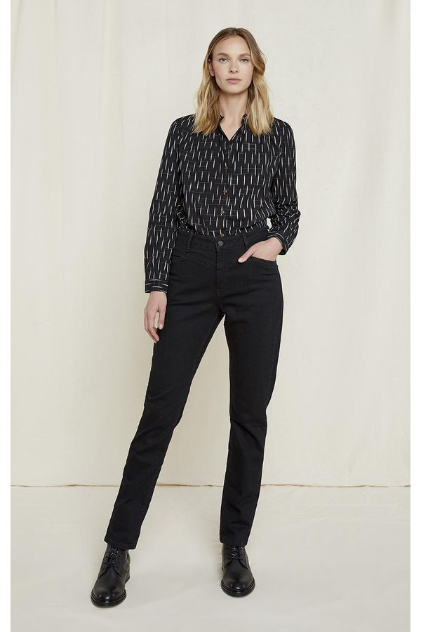 image of Kamya Slim Jeans in Black