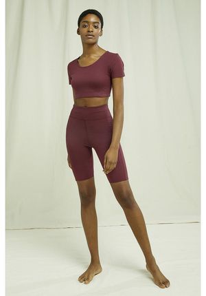 Yoga Scoop Crop Top in Burgundy