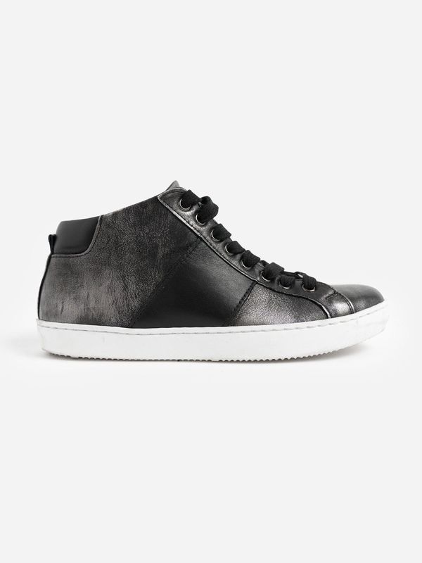 image of Hoxton Trainer in Black and Metallic Silver