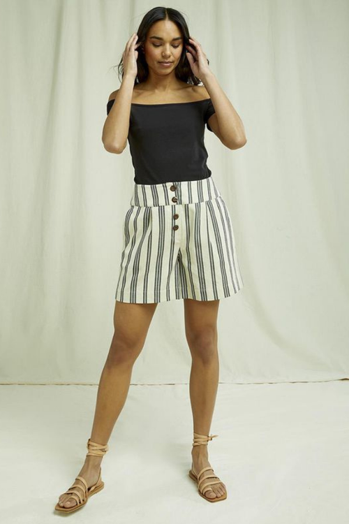 nisha striped vegan organic cotton in shorts in fog with black stripes