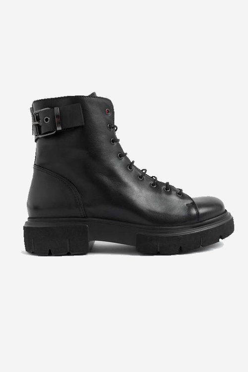 noho leather boot in black with rubber sole