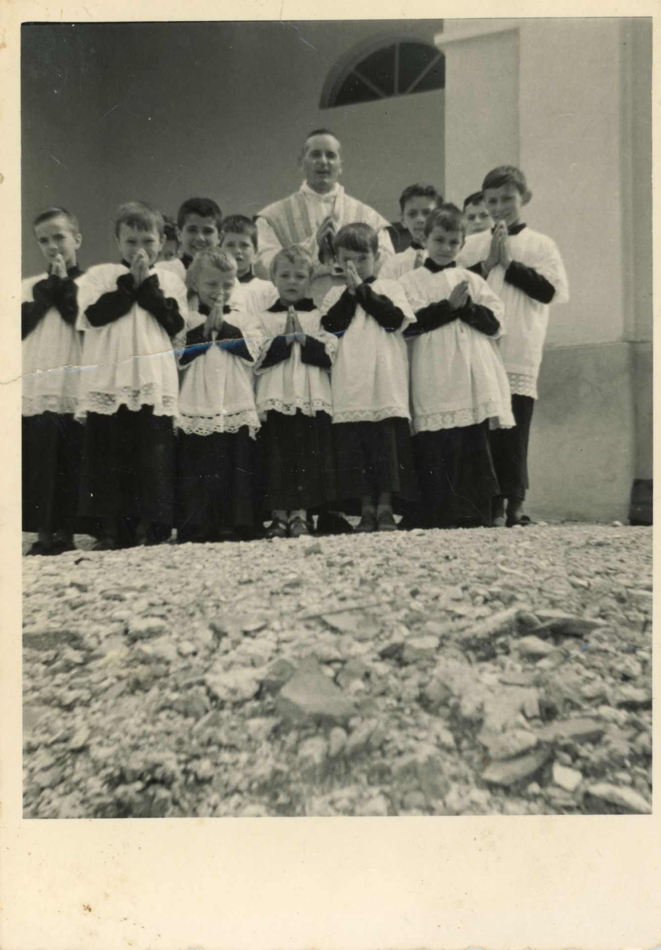 CHIERICHETTI NELLA CHIESETTA SI SAN DANIELE IN MONTICELLO