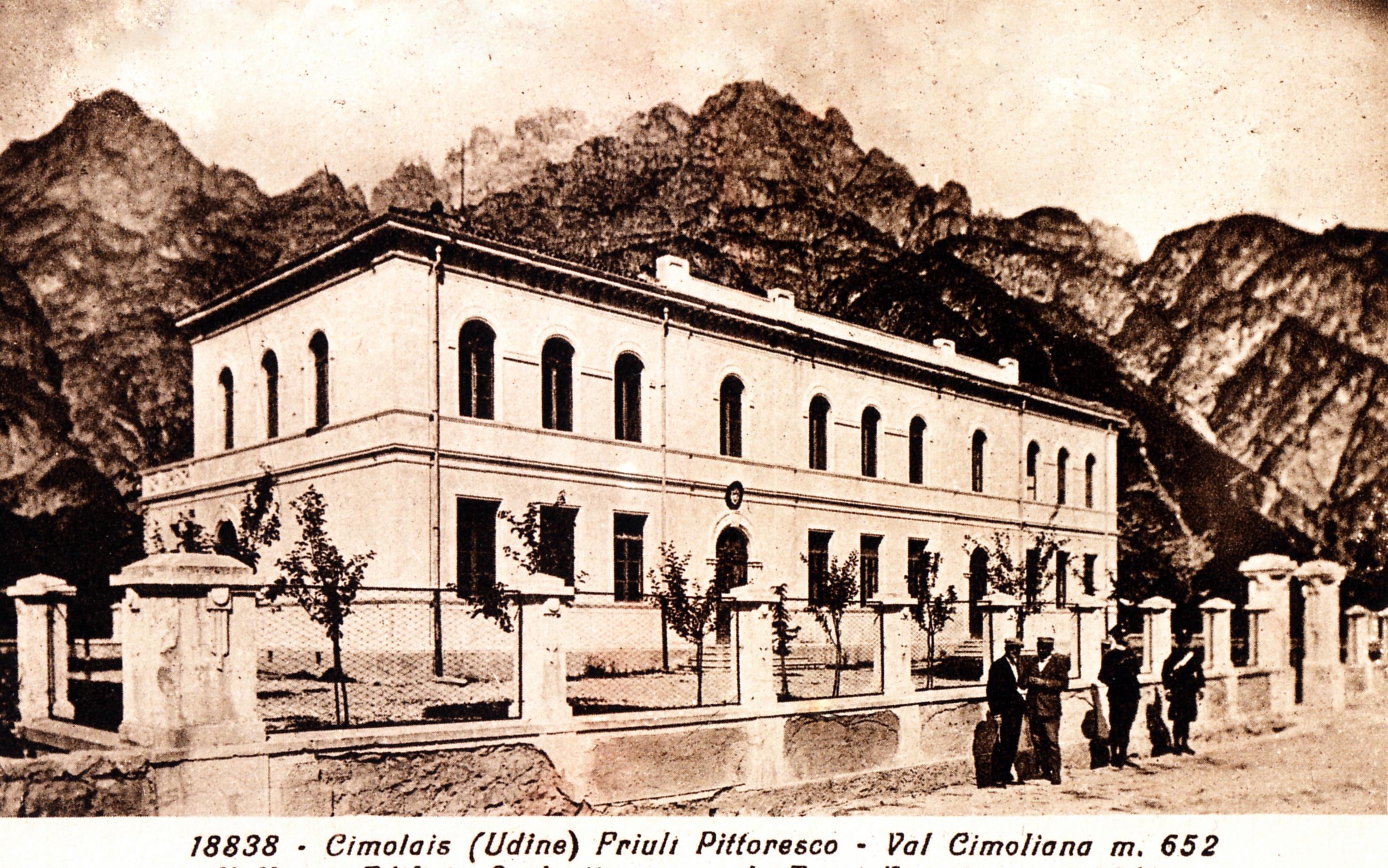 CIMOLAIS - ex Scuole Elementari ora Parco delle Dolomiti Friulane