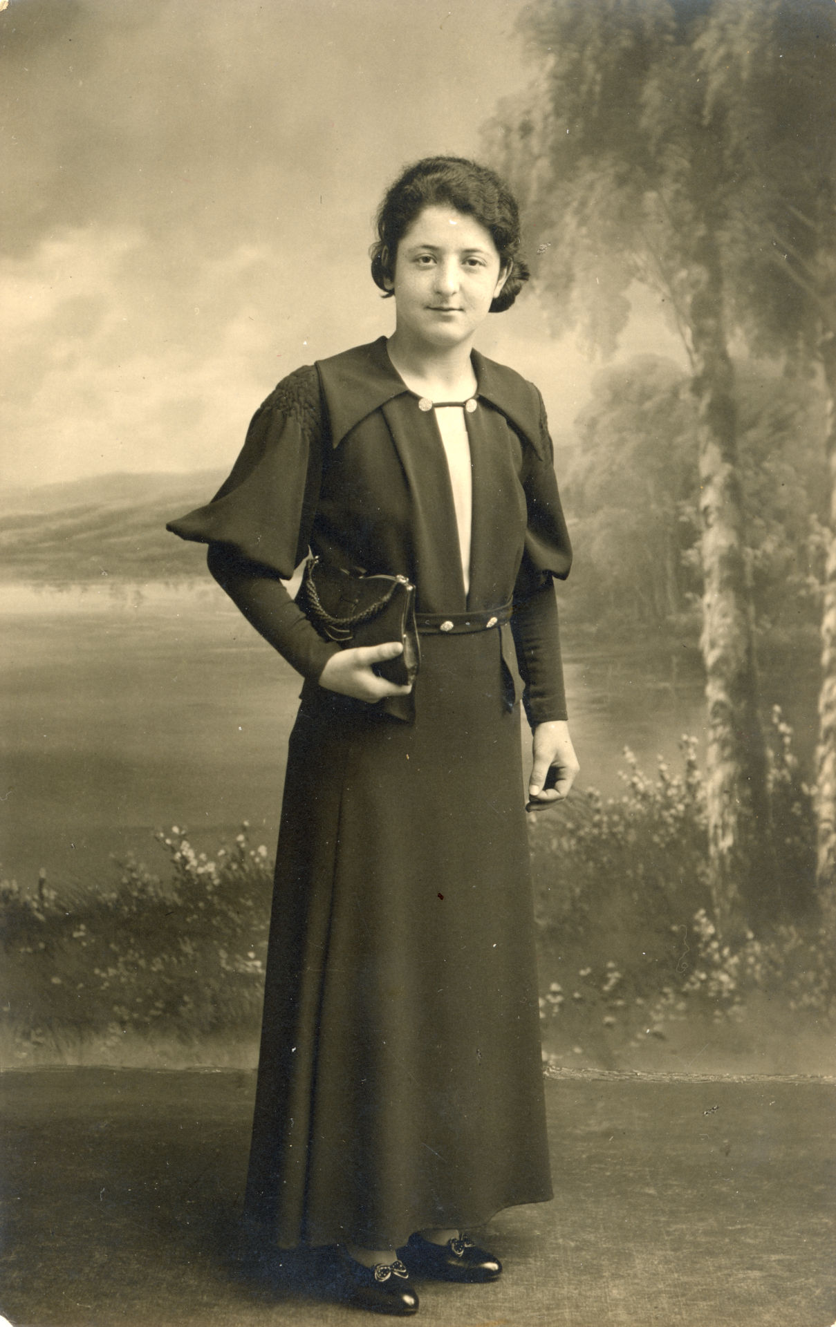 DONNA E PAESAGGIO LACUSTRE