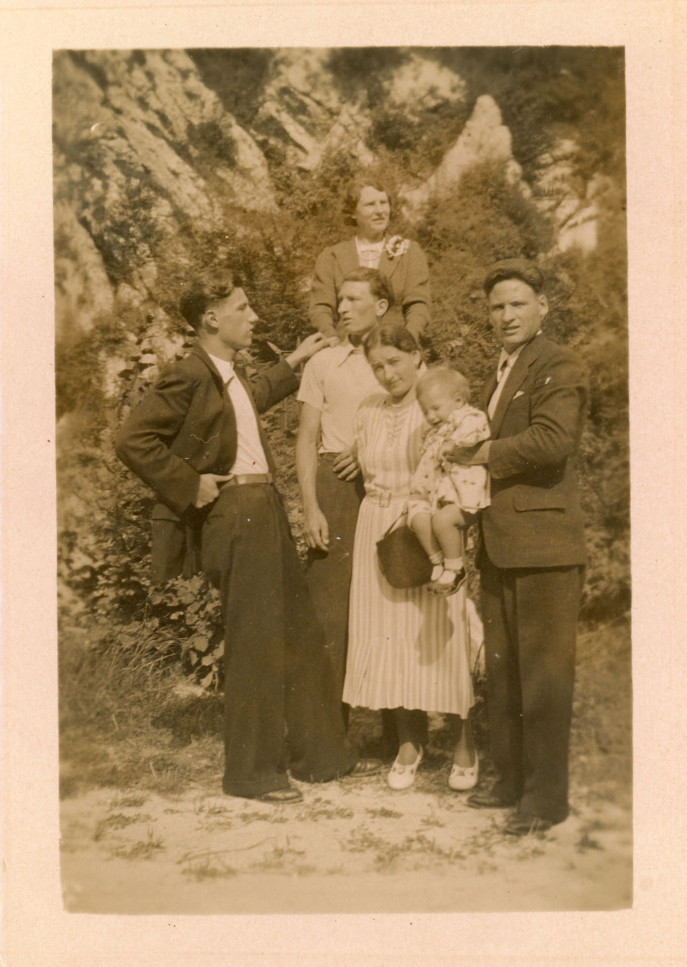 Ritratto di famiglia in montagna