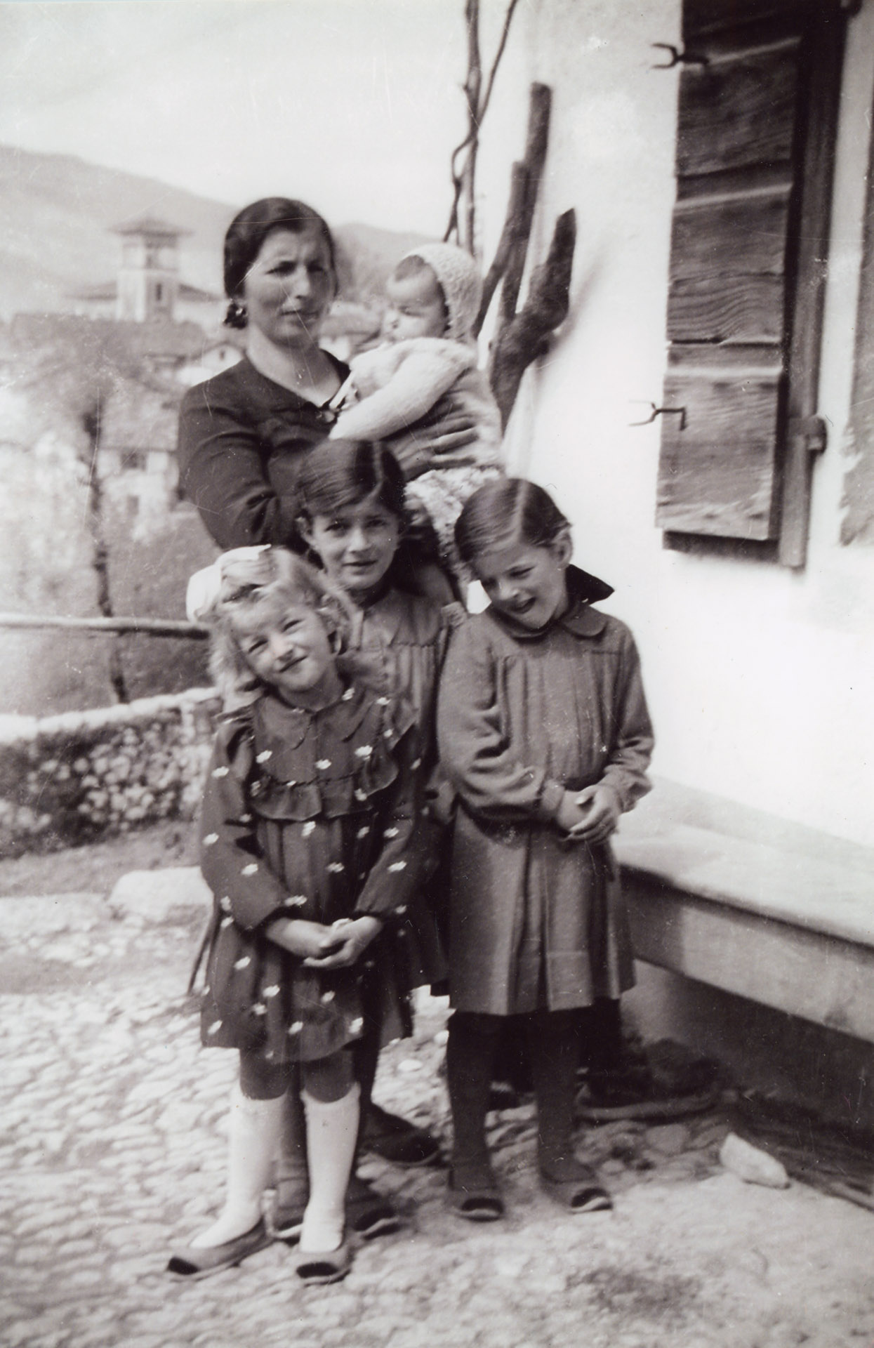 Odila Celant con le quattro figlie