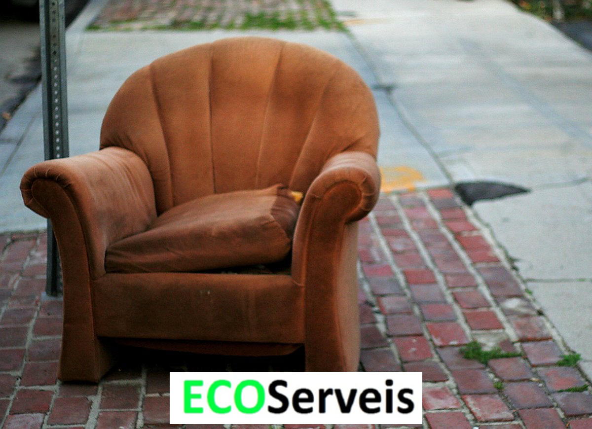 Limpieza profunda tras el vaciado de pisos en El Rourell