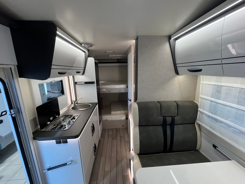 MCLOUIS GLAMYS 320 FORD CAMBIO AUT