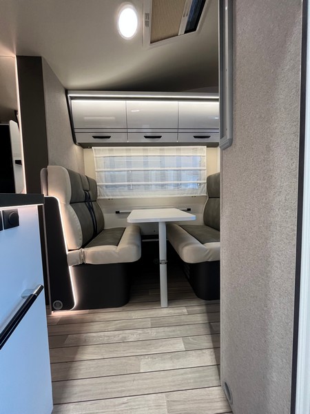 MCLOUIS GLAMYS 320 FORD CAMBIO AUT