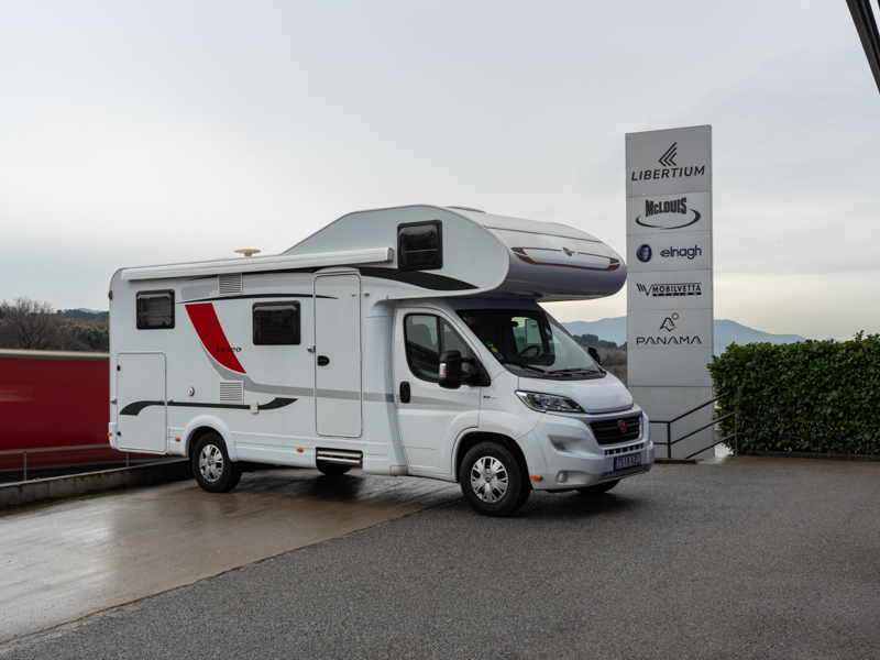 /burstner-lyse0-a-700