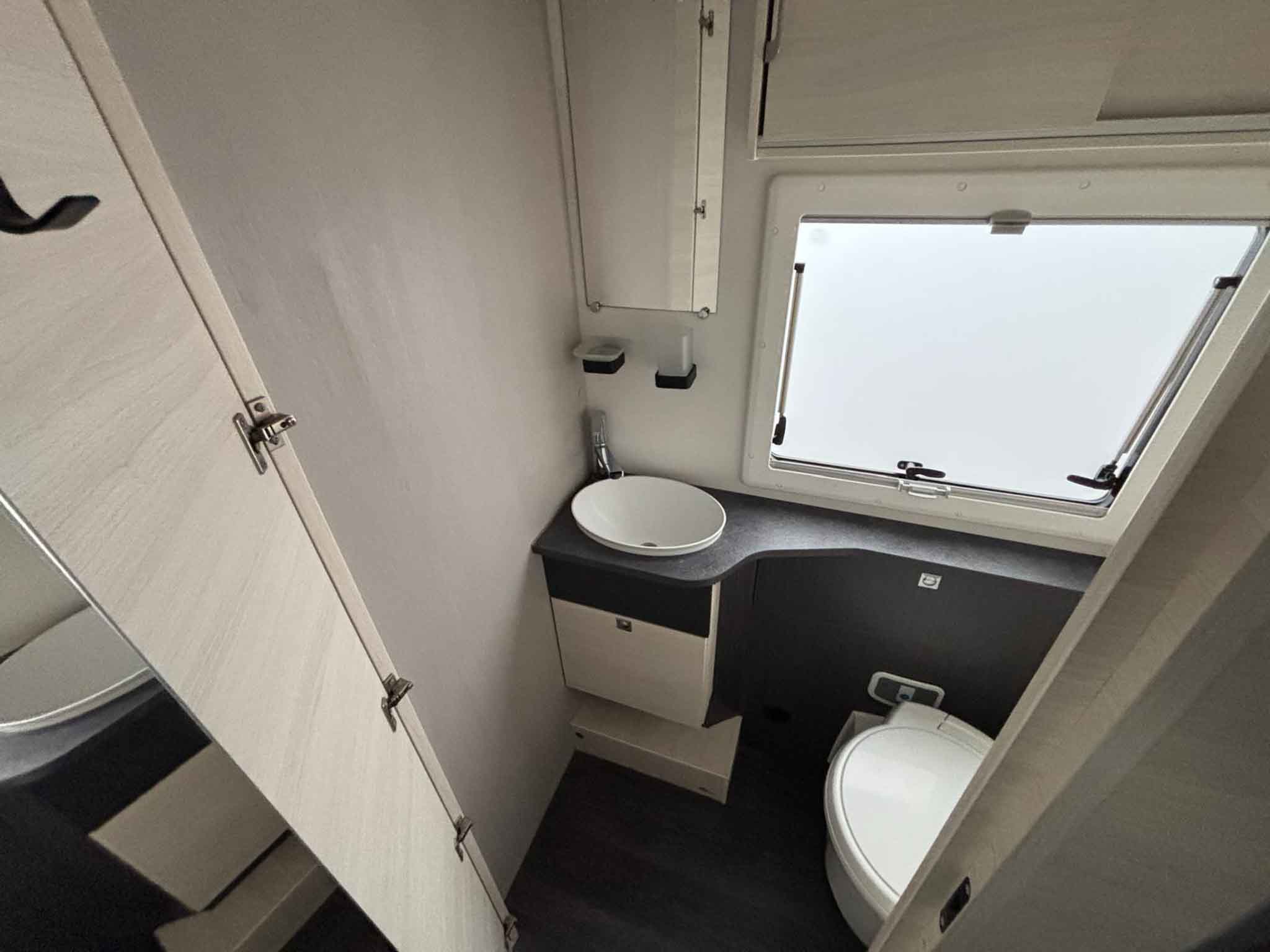 CHALLENGER 380 PREMIUM