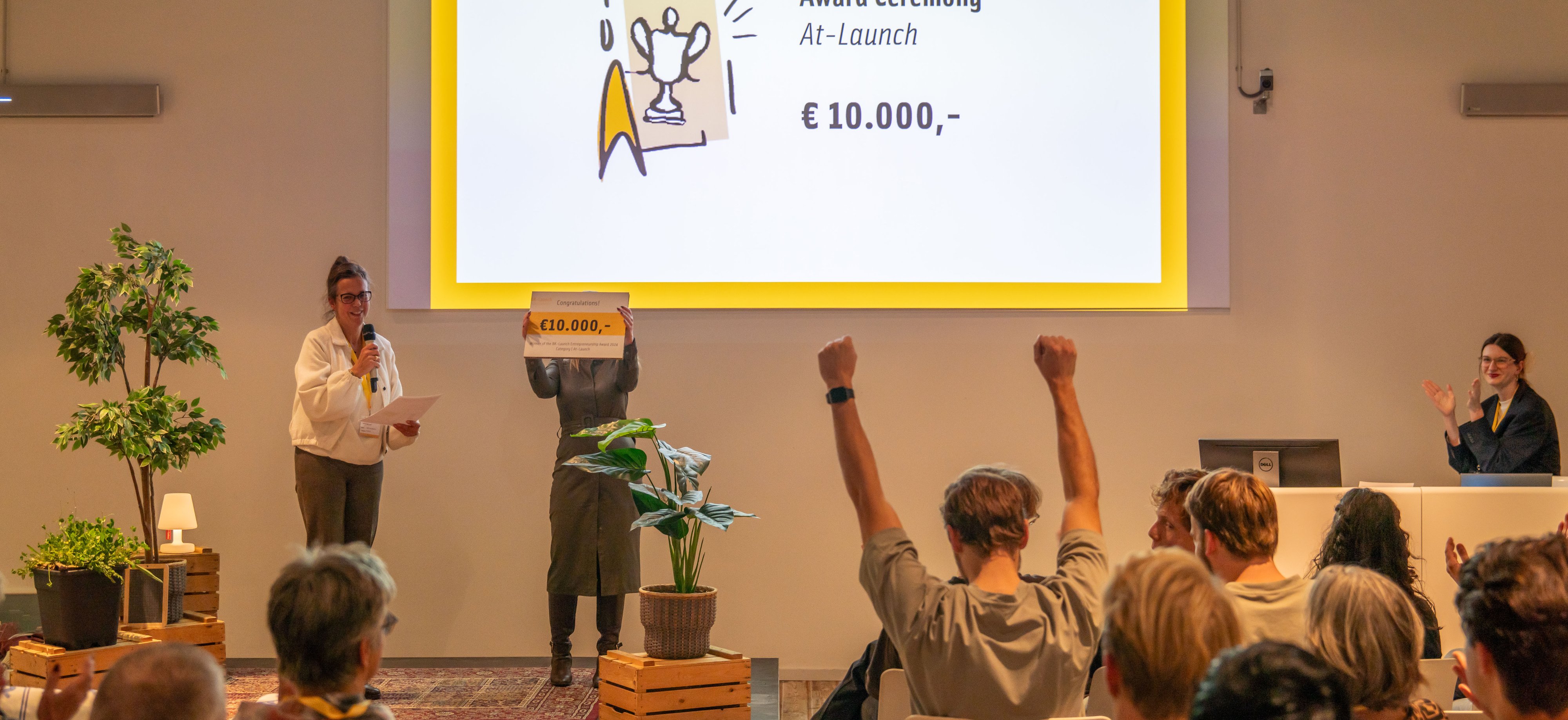 Financial support (_DSC1780)