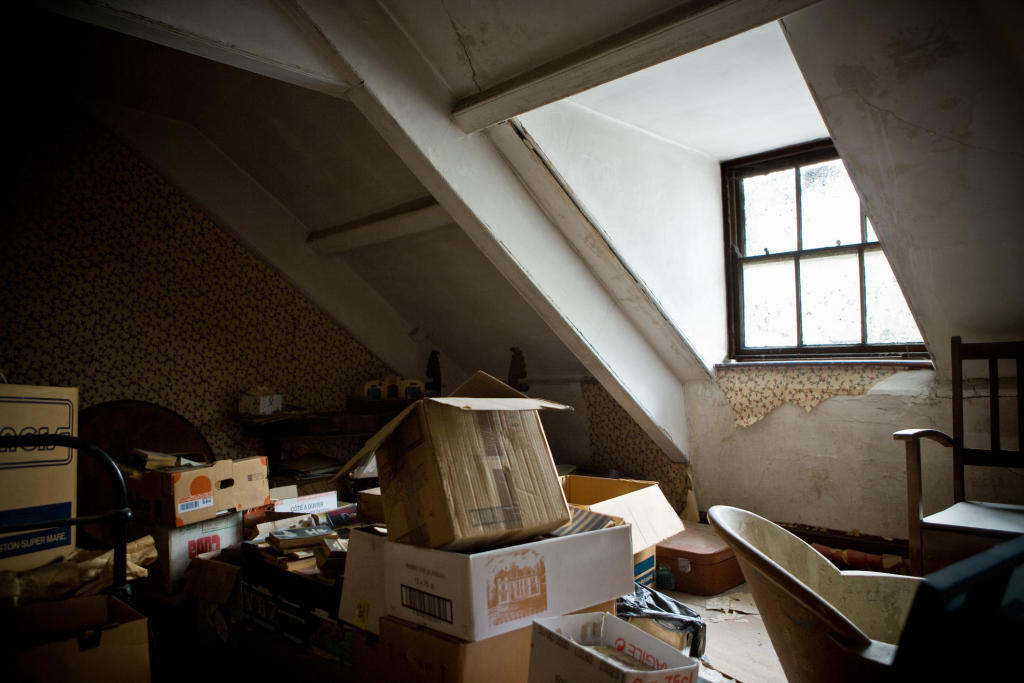 ¿Cómo vaciar y limpiar una casa con síndrome de Diógenes en Altafulla? Aquí te explicamos todo lo que necesitas saber.