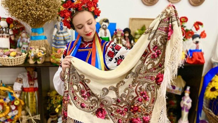 Майстер-клас "Магія української хустки" - фото Майстер-клас "Магія української хустки" - фото