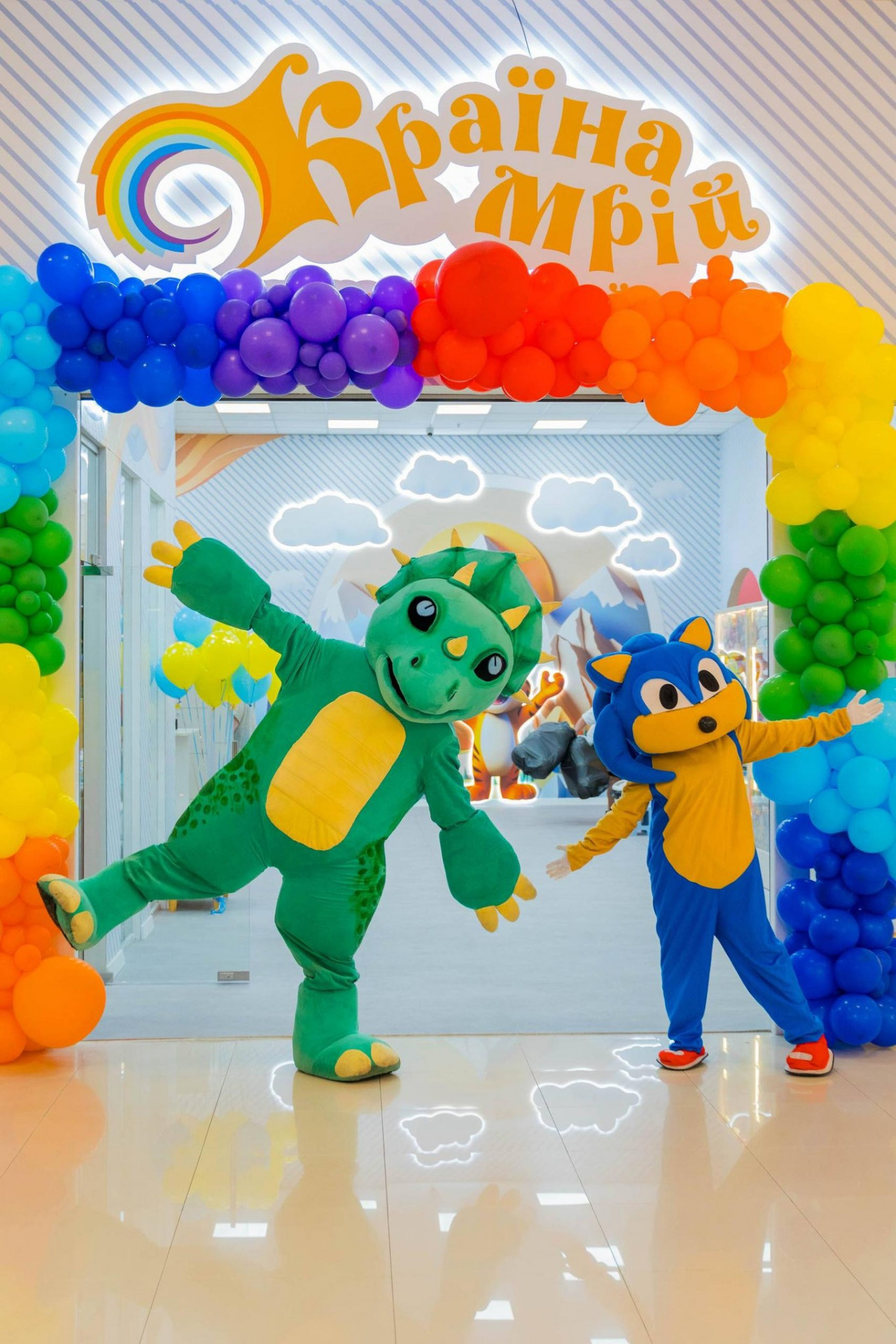 Святкова програма "Щасливі діти - успішна країна" - фото Святкова програма "Щасливі діти - успішна країна" - фото