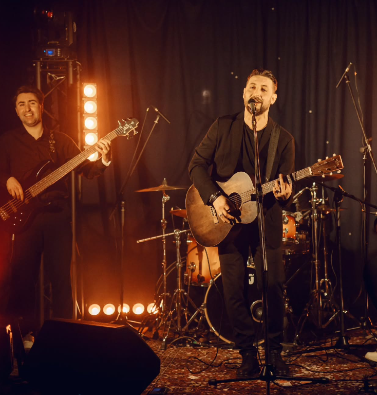 Зіновій Карач та Fiji Band - фото Зіновій Карач та Fiji Band - фото