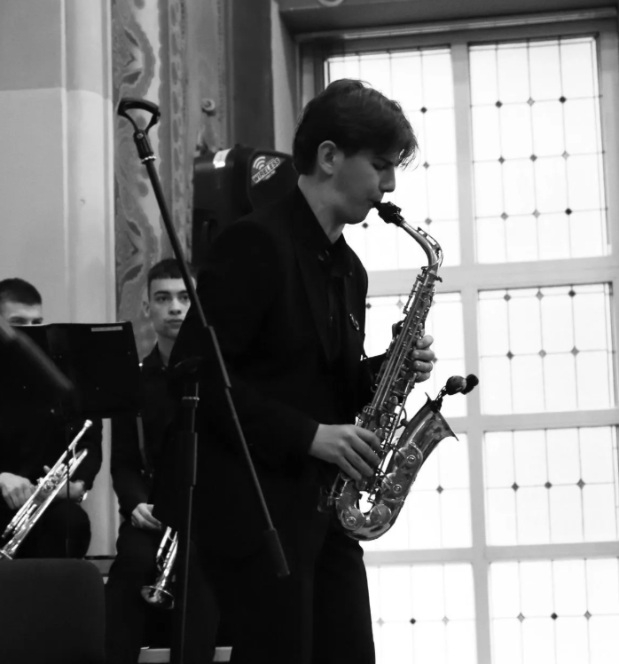 Dmytro Fok. Гра на саксофоні - фото Dmytro Fok. Гра на саксофоні - фото