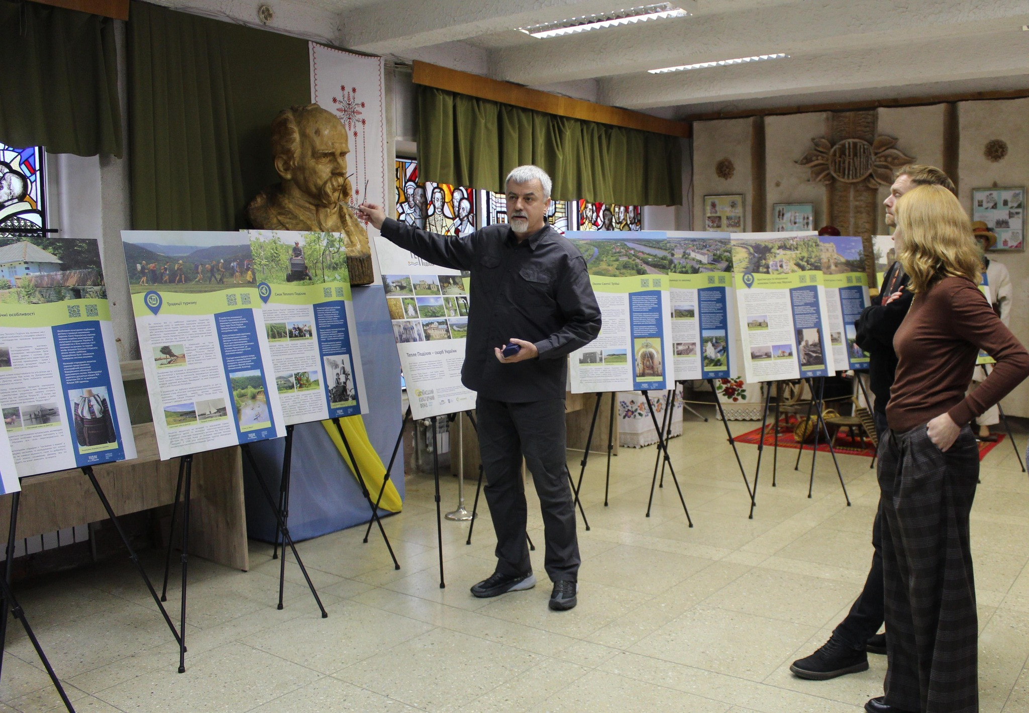 Виставка "Тепле Поділля – скарб України" - фото Виставка "Тепле Поділля – скарб України" - фото