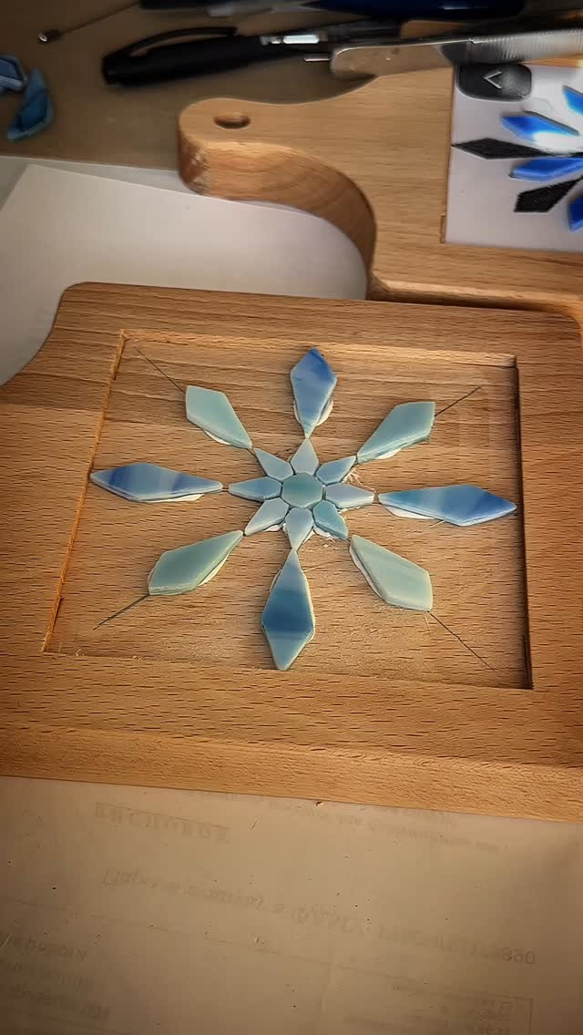 Майстер-клас із мозаїки "Кришталева сніжинка" - фото Майстер-клас із мозаїки "Кришталева сніжинка" - фото