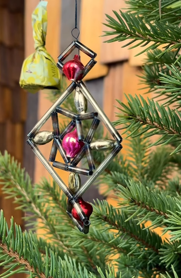 Бесіда про ялинкові іграшки з дослідницею Анною Черноус - фото Бесіда про ялинкові іграшки з дослідницею Анною Черноус - фото