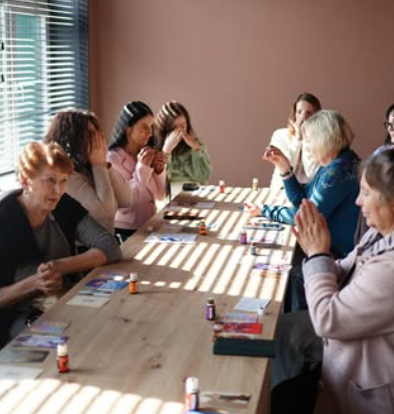 Жіноча зустріч з терапевтичними ефірними оліями - фото Жіноча зустріч з терапевтичними ефірними оліями - фото