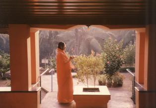 Ma in devotional mood