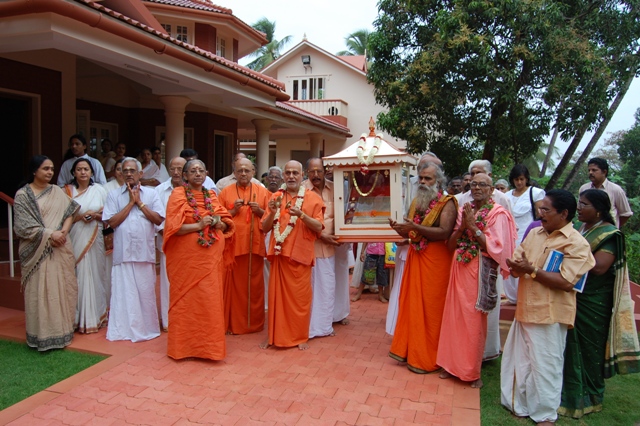 bhaagavata grantha procession begins at narayanashrama tapovanam