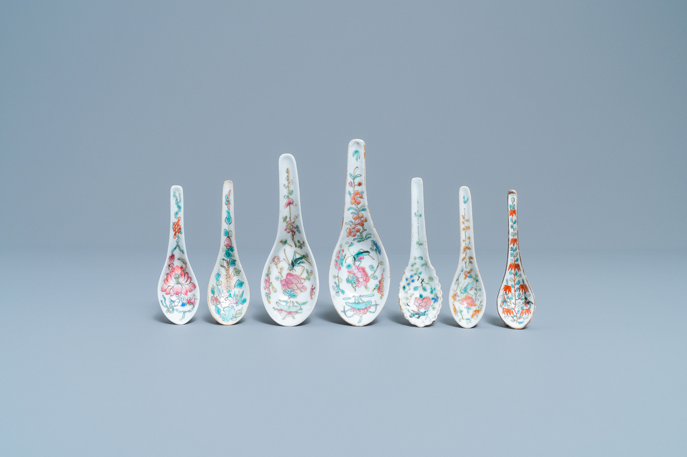 Zeven Chinese Famille Rose Lepels Met Floraal Decor Voor De Straits Of