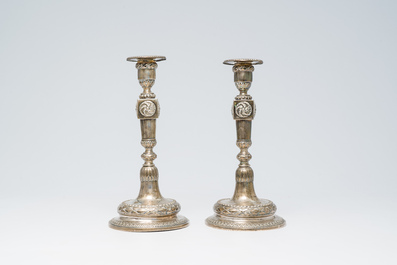 Paire de bougeoirs Louis XVI en argent &agrave; d&eacute;cor floral, Bruxelles, dat&eacute; (17)90