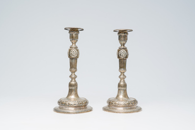 Paire de bougeoirs Louis XVI en argent &agrave; d&eacute;cor floral, Bruxelles, dat&eacute; (17)90