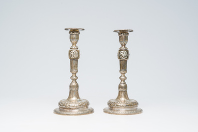 Paire de bougeoirs Louis XVI en argent &agrave; d&eacute;cor floral, Bruxelles, dat&eacute; (17)90