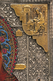 Ic&ocirc;ne orthodoxe, 'La M&egrave;re de Dieu de Vladimir' avec oklad ou riza en argent partiellement &eacute;maill&eacute;, Russie, 19&egrave;me/20&egrave;me si&egrave;cle