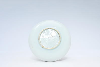 Een Chinese blauw-witte schotel met kalligrafie, mogelijk ko-sometsuke voor de Japanse markt, Transitie periode of later