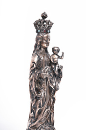 Reliquaire en forme de la Vierge &agrave; l'Enfant sur un tr&ocirc;ne de style n&eacute;ogothique en argent, probablement Hanau, Allemagne, 19&egrave;me si&egrave;cle