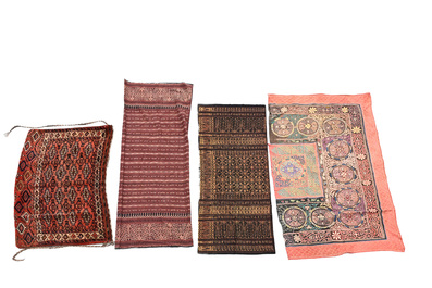 Collection int&eacute;ressante et vari&eacute;e de tapis, Asie Centrale, 19&egrave;me/20&egrave;me si&egrave;cle