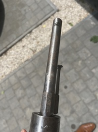 Revolver &agrave; broche &agrave; d&eacute;cor floral grav&eacute;, marque de E. Lefaucheux, France, 19&egrave;me si&egrave;cle