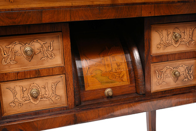 Bonheur du jour ou 'stand alone' de style Transition de haute qualit&eacute; avec marqueterie et aux montures en bronze dor&eacute;, France, 19&egrave;me si&egrave;cle