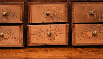 Bonheur du jour ou 'stand alone' de style Transition de haute qualit&eacute; avec marqueterie et aux montures en bronze dor&eacute;, France, 19&egrave;me si&egrave;cle