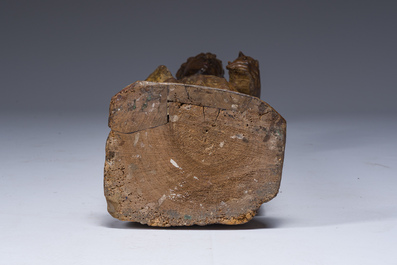 Important Saint Bavon de Gand au faucon en bois sculpt&eacute; avec traces de polychromie, Flandres, 16&egrave;me/17&egrave;me si&egrave;cle