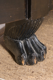 Buffet de forme demi-lune en placage d'acajou et bois noirci aux montures en bronze dor&eacute; et dessus en marbre, estampill&eacute; 'Suy &agrave; Gand', 19&egrave;me si&egrave;cle