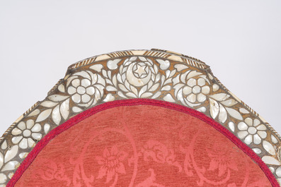 Fauteuil en bois sculpt&eacute; incrust&eacute; de nacre et d'os, Syrie, 19&egrave;me si&egrave;cle