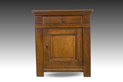 Cabinet de couvent en ch&ecirc;ne, Flandres, 18&egrave;me si&egrave;cle