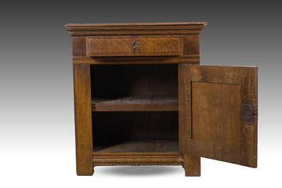 Cabinet de couvent en ch&ecirc;ne, Flandres, 18&egrave;me si&egrave;cle